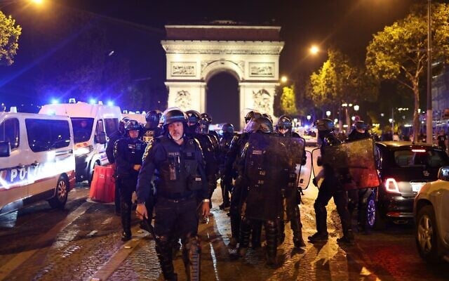 French police officers patrol in front of the Arc de Triomphe in the Champs Elysees area of Paris on July 1, 2023. (CHARLY TRIBALLEAU / AFP)