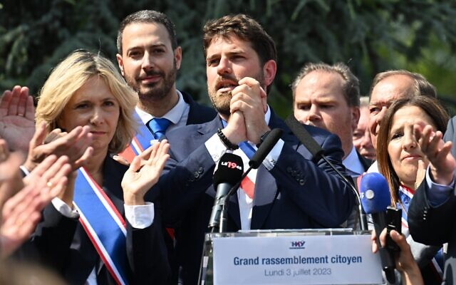 The Mayor of L'Hay-les-Roses Vincent Jeanbrun, center, gestures after addressing a speech and the press next to Ile-de-France Region President Valerie Pecresse, left, as they take part in a nationwide action after rioters rammed a vehicle into the Mayor's house injuring his wife and one of his children overnight, in L'Hay-les-Roses, south of Paris, on July 3, 2023, amid continued disturbances across France after a 17-year-old was killed by police in Nanterre, a western suburb of Paris on June 27. (Emmanuel DUNAND / AFP) The Mayor of L'Hay-les-Roses Vincent Jeanbrun, center, gestures after addressing a speech and the press next to Ile-de-France Region President Valerie Pecresse, left, as they take part in a nationwide action after rioters rammed a vehicle into the Mayor's house injuring his wife and one of his children overnight, in L'Hay-les-Roses, south of Paris, on July 3, 2023, amid continued disturbances across France after a 17-year-old was killed by police in Nanterre, a western suburb of Paris on June 27. (Emmanuel DUNAND / AFP)