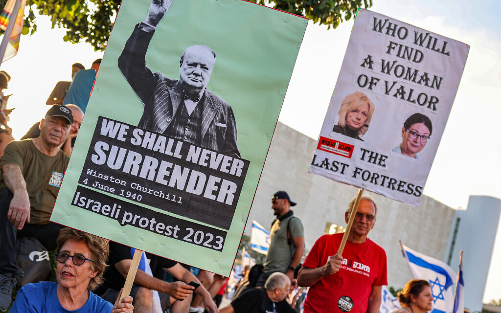 Demonstrators gather with signs for a protest against the Israeli government's judicial overhaul plan, in Tel Aviv on July 8, 2023. (JACK GUEZ / AFP)