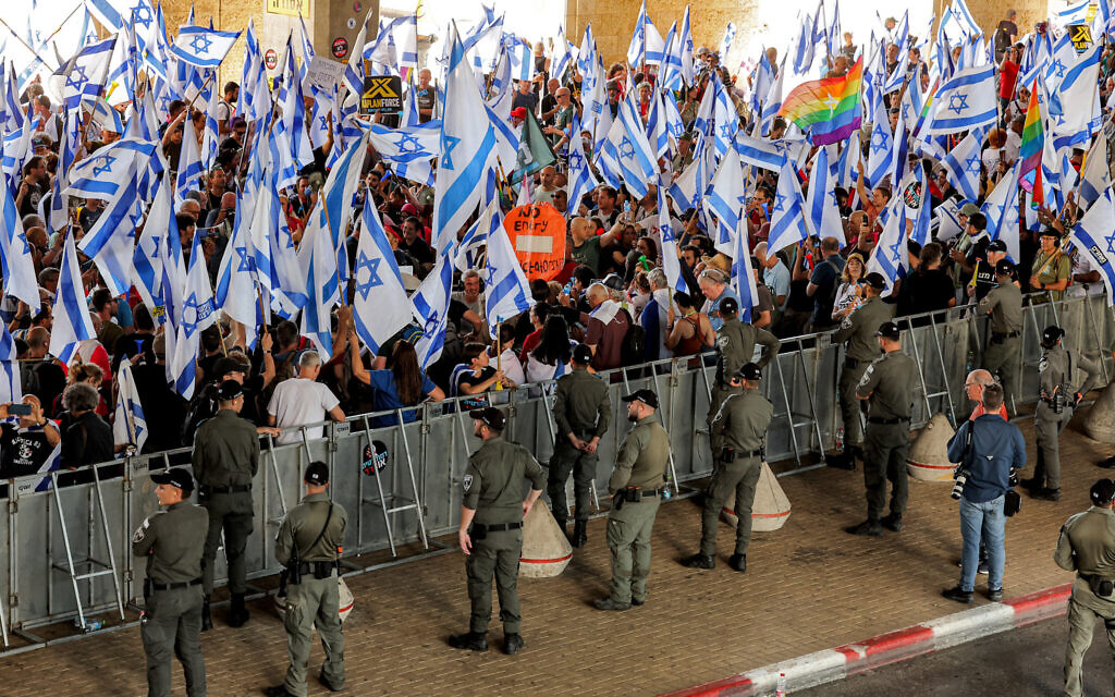 Border guards deploy around an area behind barriers designated for anti-government demonstrators at Ben Gurion Airport, July 11, 2023. (JACK GUEZ / AFP)