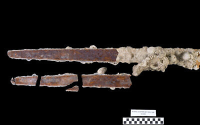 Early research cracked the marine crust and exposed the iron blade, splitting it, forcing researchers to adopt noninvasive methods of study. (Daphna Gazit/IAA)