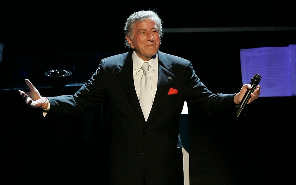 Tony Bennett reacts after performing the song "I left My Heart in San Francisco" during his 80th birthday celebration at the Kodak Theater in Los Angeles, on Nov. 9, 2006. (AP Photo/Kevork Djansezian, File) Tony Bennett reacts after performing the song "I left My Heart in San Francisco" during his 80th birthday celebration at the Kodak Theater in Los Angeles, on Nov. 9, 2006. (AP Photo/Kevork Djansezian, File)
