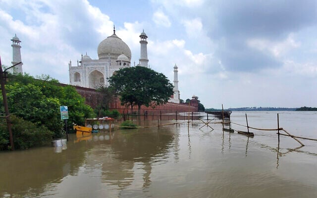 A swollen Yamuna river rises to the periphery of the Taj Mahal monument in Agra, India, Tuesday, July 18, 2023. (AP Photo/Aryan Kaushik) A swollen Yamuna river rises to the periphery of the Taj Mahal monument in Agra, India, Tuesday, July 18, 2023. (AP Photo/Aryan Kaushik)