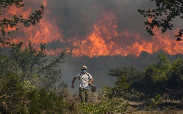 Flames burn a forest in Vati village, on the Aegean Sea island of Rhodes, southeastern Greece, on July 25, 2023. (AP Photo/Petros Giannakouris) Flames burn a forest in Vati village, on the Aegean Sea island of Rhodes, southeastern Greece, on July 25, 2023. (AP Photo/Petros Giannakouris)