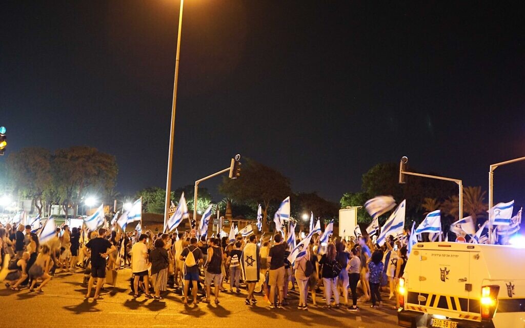 Protesters rallying in Beersheba on July 11, 2023. (Emanuel Fabian/Times of Israel)
