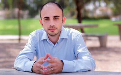 International relations expert Dr. Yonatan Freeman lectures at the Hebrew University in Jerusalem. (Jenny Pepperman)