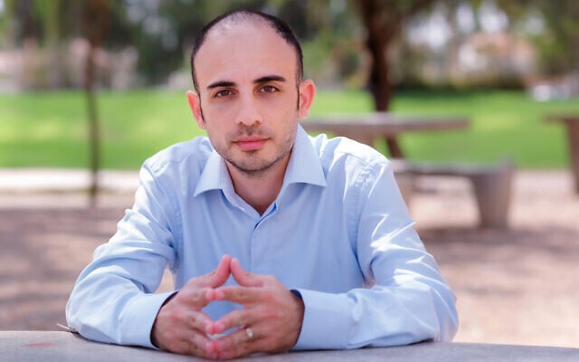 International relations expert Dr. Yonatan Freeman lectures at the Hebrew University in Jerusalem. (Jenny Pepperman)