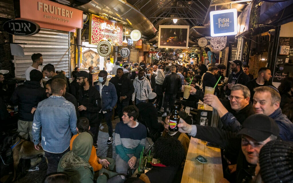 Israelis sit in bars at the Mahane Yehuda market on March 12 2021 (Photo by Olivier Fitoussi/Flash90)