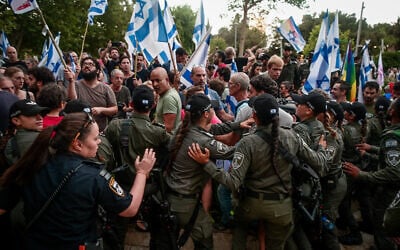 Israelis protest against the judicial overhaul, outside Knesset Speaker Amir Ohana's home in Tel Aviv, July 6, 2023. (Avshalom Sassoni/Flash90)