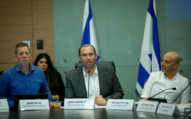 Religious Zionism MK Simcha Rothman chairs a hearing of the Constitution, Law and Justice Committee on the "reasonableness" bill, preparing it for its final Knesset reading, amid widespread national protests, hours after it passed a first reading, July 11, 2023. (Yonatan Sindel/Flash90)