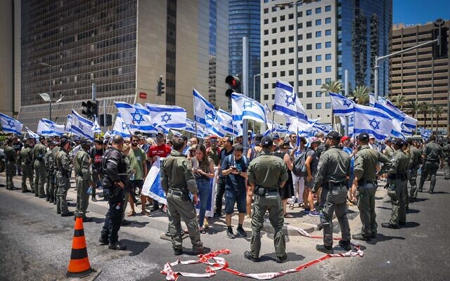 Police officers during a protest against the government's judicial overhaul in Ramat Gan, July 18, 2023 (Chaim Goldberg/Flash90)