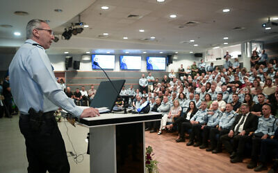 Outgoing Tel Aviv police commander Amichai Eshed speaks at a handover ceremony in Tel Aviv, July 19, 2023. (Avshalom Sassoni/Flash90)