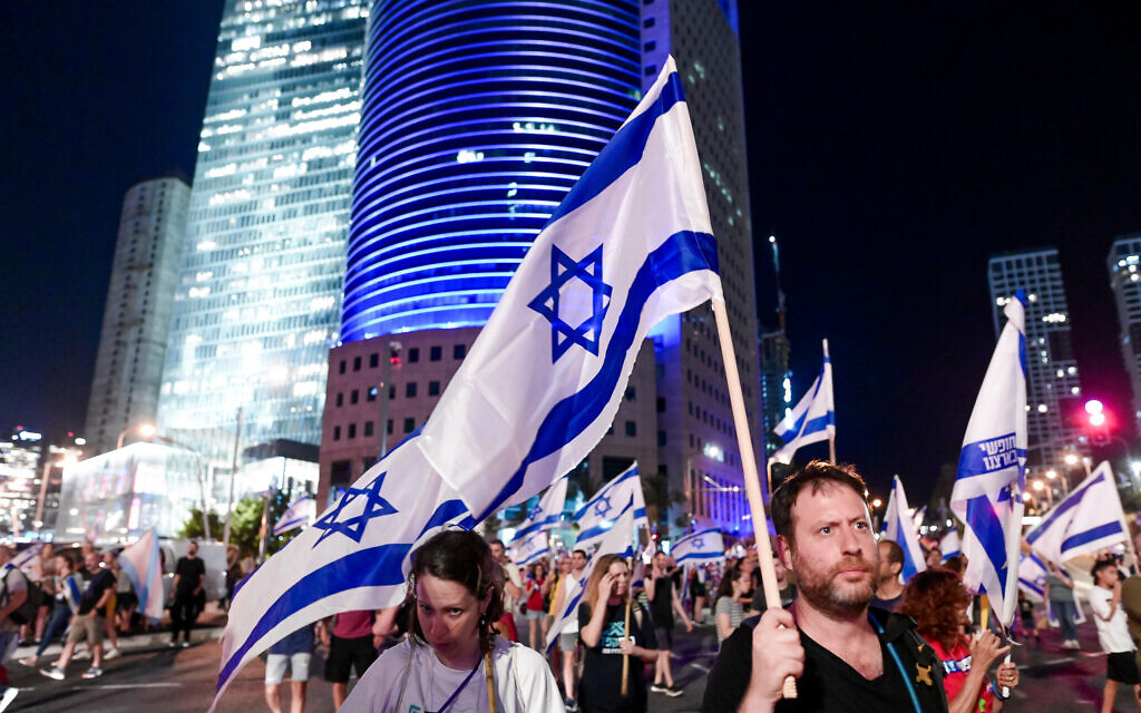 Israelis protest the government's judicial overhaul plans in Tel Aviv, on July 20, 2023. (Avshalom Sassoni/Flash90)