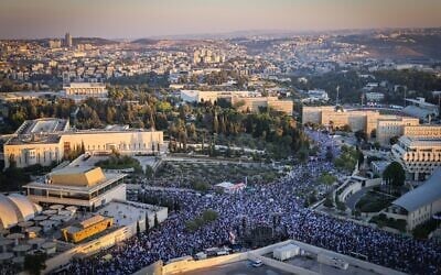 Anti-overhaul activists seen near the Supreme Court and Knesset, in Jerusalem, on July 23, 2023. (Chaim Goldberg/Flash90)