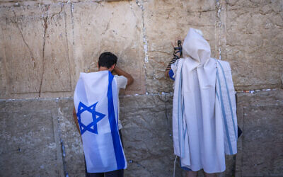 Anti-overhaul activists attend a special prayer at the Western Wall in Jerusalem's Old City, on July 23, 2023. (Chaim Goldberg/Flash90)