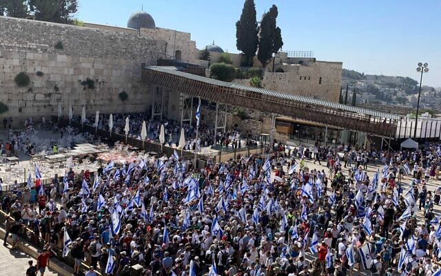 Pro- and anti-overhaul demonstrators hold prayers at the Western Wall, in Jerusalem, July 23, 2023. (Charlie Summers/The Times of Israel) Pro- and anti-overhaul demonstrators hold prayers at the Western Wall, in Jerusalem, July 23, 2023. (Charlie Summers/The Times of Israel)