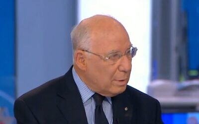 Former Bank of Israel chief Jacob Frenkel speaks to Channel 12 on July 28, 2023. (Channel 12 screenshot: used in accordance with Clause 27a of the Copyright Law)