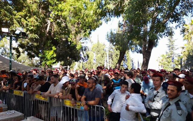 Israelis attend the funeral of IDF soldier David Yehuda Yitzchak who was killed in Jenin, at the Mount Herzl military cemetery in Jerusalem on July 5, 2023. (Beit El Municipality) Israelis attend the funeral of IDF soldier David Yehuda Yitzchak who was killed in Jenin, at the Mount Herzl military cemetery in Jerusalem on July 5, 2023. (Beit El Municipality)