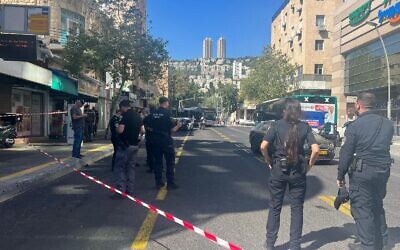Police at the scene of a suspected gangland killing in Haifa on July 20, 2023 (Police Spokesperson)