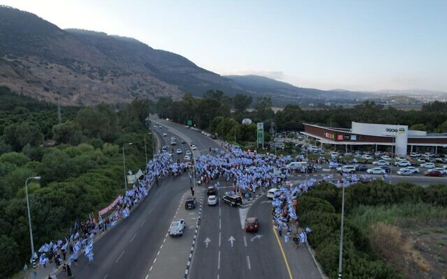 Anti-overhaul demonstrators block the Gome Junction in northern Israel on July 29, 2023. (Eitan Slonim)