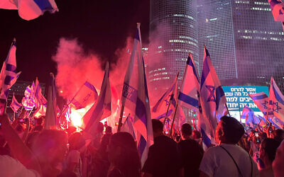Anti-overhaul protesters in Tel Aviv, July 27, 2023. (Naomi Lanzkron/Times of Israel)