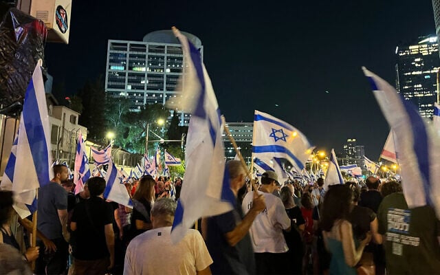 Anti-overhaul protesters in Tel Aviv, July 27, 2023. (Naomi Lanzkron/Times of Israel)