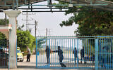 A Palestinian police officer shuts the main gate to Beit Hanun at the Erez crossing between Israel and the northern Gaza Strip, on August 4, 2022. (MOHAMMED ABED / AFP)