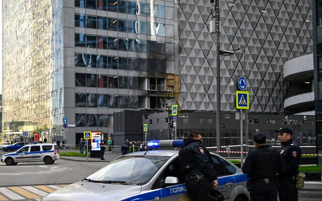 Police officers block off an area around a damaged office building of the Moscow International Business Center (Moskva City) following a reported drone attack in Moscow on July 30, 2023 (Alexander NEMENOV / AFP) Police officers block off an area around a damaged office building of the Moscow International Business Center (Moskva City) following a reported drone attack in Moscow on July 30, 2023 (Alexander NEMENOV / AFP)