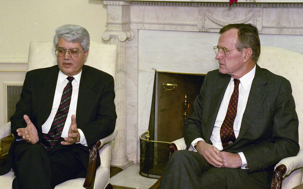 FILE: Israeli Foreign Minister David Levy gestures while meeting with President Bush in the Oval Office to discuss the progress of Middle East peace talks in Washington, December 17, 1991. (AP Photo/Ron Edmonds)
