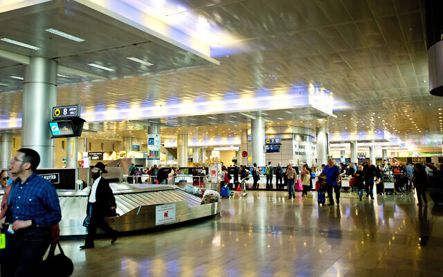 Illustrative: The baggage claim area at Ben Gurion Airport,April 2018. (Moshe Shai/Flash90)