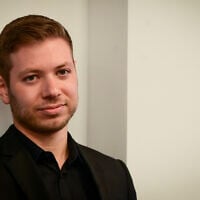 Yair Netanyahu arrives for a court hearing in Tel Aviv, on November 29, 2022. (Avshalom Sassoni/ Flash90/ File)