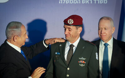 FILE: Incoming Chief of Staff Herzi Halevi, Prime Minister Benjamin Netanyahu and Minister of Defense Yoav Galant at the awarding of ranks ceremony at the Prime Minister's Office in Jerusalem, January 16, 2023. (Alex Kolomoisky/POOL