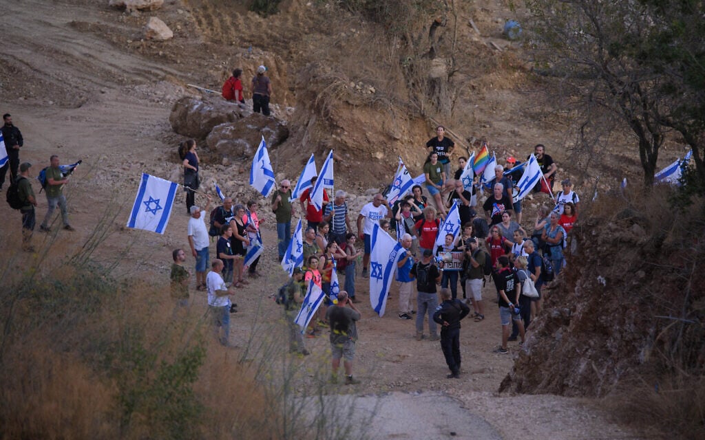 Israelis protest against the visit of Prime Minister Benjamin Netanyahu and his wife Sara, in Moshav Neve Ativ, August 7, 2023. (Ayal Margolin/Flash90)