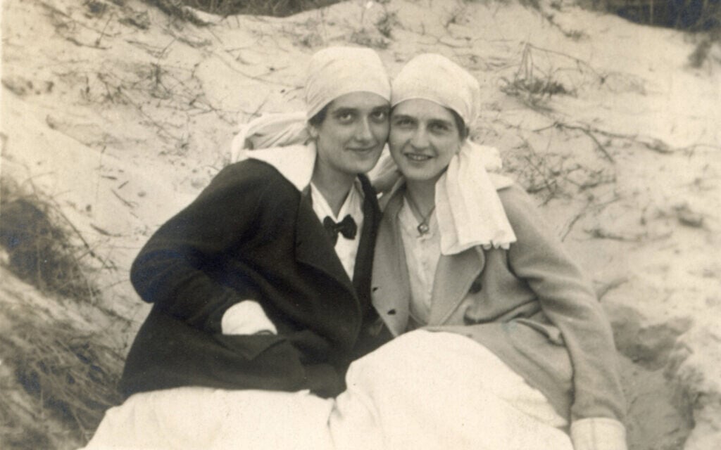 Daniel Finkelstein's grandmother, Grete (left), and her sister Trude in 1919. (Finkelstein Family Collection)