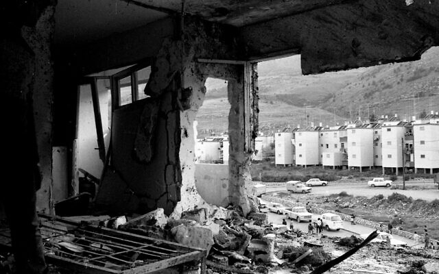 A view from the building at 15 Yehuda Halevi Street in Kiryat Shmona after the terrorists were killed, April 11, 1974. (Dan Hadani/IPPA/National Library of Israel)
