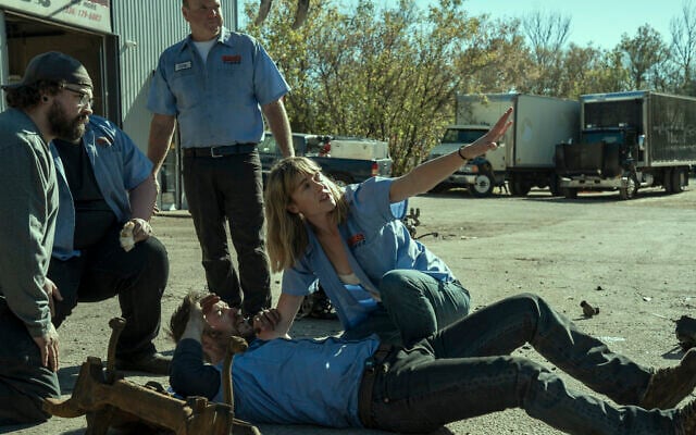 (L to R) Taylor Kitsch as Glen Kryger, Carolina Bartczak as Lily Kryger in episode 1 'Painkiller.' (Keri Anderson/Netflix © 2023)
