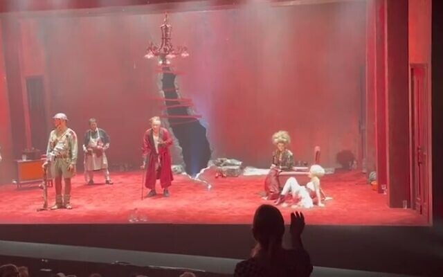 A heckler interrupts the performance of Exit the King at the Cameri Theatre in Tel Aviv on August 11, 2023. (Screen capture/Twitter) A heckler interrupts the performance of Exit the King at the Cameri Theatre in Tel Aviv on August 11, 2023. (Screen capture/Twitter)