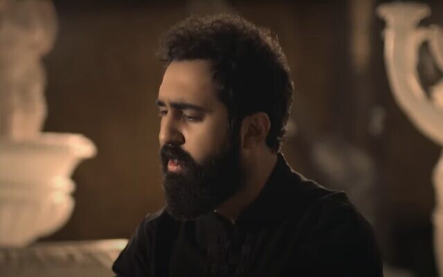 Iranian singer Mehdi Yarrahi in a video clip released in May 2023. (Screenshot: YouTube; used in accordance with Clause 27a of the Copyright Law) Iranian singer Mehdi Yarrahi in a video clip released in May 2023. (Screenshot: YouTube; used in accordance with Clause 27a of the Copyright Law)