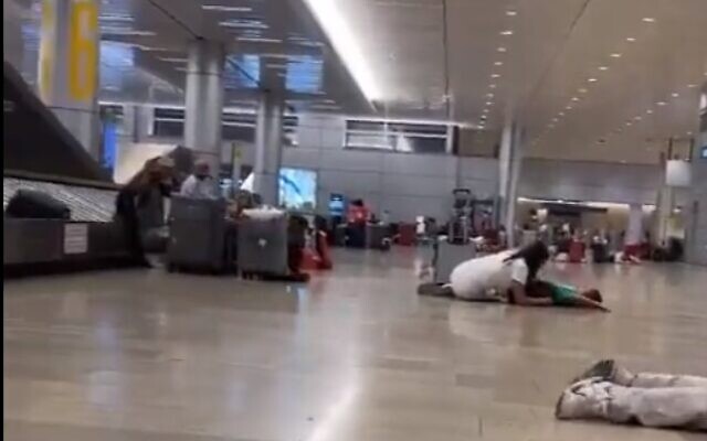 Travelers at Ben Gurion Airport lie on the ground during an emergency incident on August 31, 2023. (Twitter screenshot used in accordance with clause 27a of the copyright law) Travelers at Ben Gurion Airport lie on the ground during an emergency incident on August 31, 2023. (Twitter screenshot used in accordance with clause 27a of the copyright law)