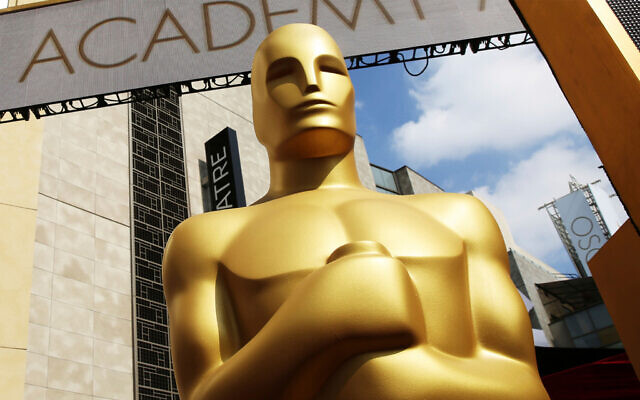 An Oscars statue outside the Dolby Theatre for the 87th Academy Awards in Los Angeles on February 21, 2015. (Matt Sayles/Invision/AP, File)
