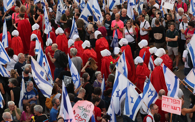 Anti-overhaul activists protest outside the Supreme Court in Jerusalem, September 11, 2023. (Ahmad Gharabli/AFP)