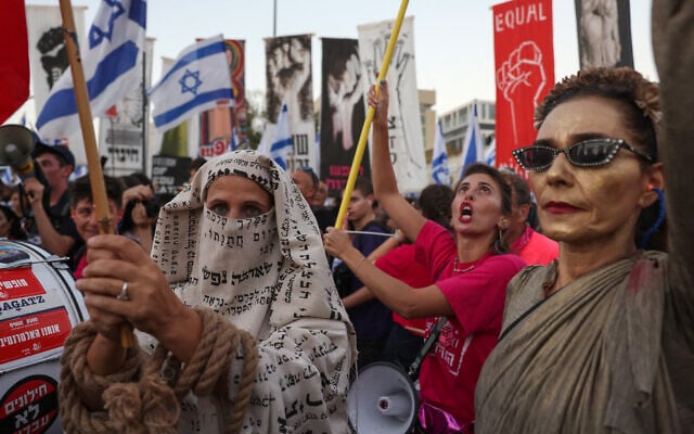 Anti-overhaul activists protest outside the Supreme Court in Jerusalem, September 11, 2023. (Ronaldo Schemidt/AFP)