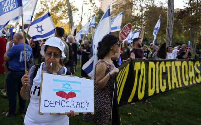 Protesters deploy a banner during a demonstration in front of the Agron Site of the Jerusalem Embassy, as Prime Minister Benjamin Netanyahu is in New York to meet President Joe Biden, on September 20, 2023. (Menahem KAHANA / AFP) Protesters deploy a banner during a demonstration in front of the Agron Site of the Jerusalem Embassy, as Prime Minister Benjamin Netanyahu is in New York to meet President Joe Biden, on September 20, 2023. (Menahem KAHANA / AFP)