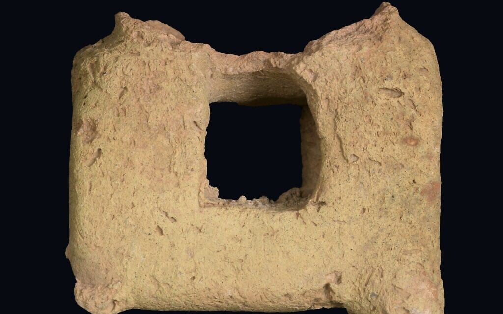 Portable clay incense altar, found along the Pilgrimage Road near Eilat. (Clara Amit, IAA)