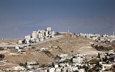 A picture taken on June 3, 2021, shows Israel's security barrier separating East Jerusalem (bottom) from the Palestinian village of Abu Dis in the West Bank. (AFP / Thomas COEX) A picture taken on June 3, 2021, shows Israel's security barrier separating East Jerusalem (bottom) from the Palestinian village of Abu Dis in the West Bank. (AFP / Thomas COEX)