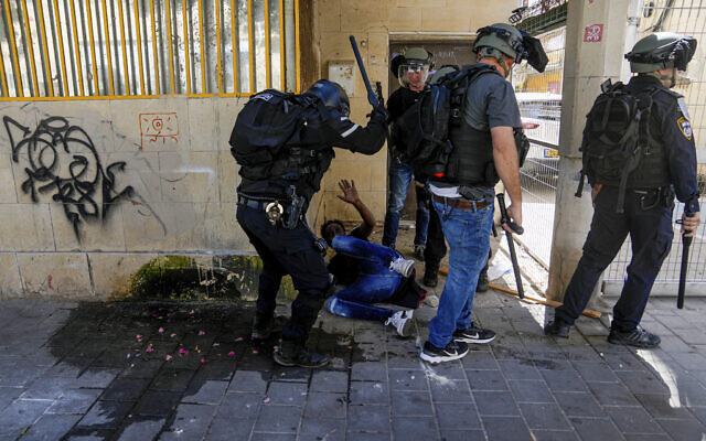 Israeli police officer apparently beats an Eritrean protester amid rioting in Tel Aviv, Sept. 2, 2023 (AP Photo/Ohad Zwigenberg) Israeli police officer apparently beats an Eritrean protester amid rioting in Tel Aviv, Sept. 2, 2023 (AP Photo/Ohad Zwigenberg)