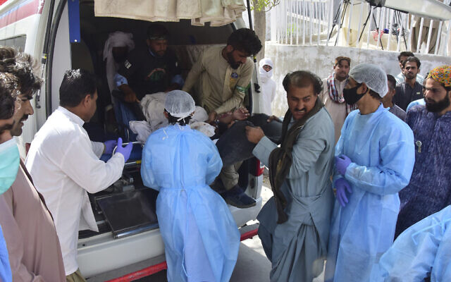 Paramedics and volunteers carry injured victims of a bomb explosion upon arrival at a hospital, in Quetta, Pakistan, Friday, September 29, 2023. (AP/Arshad Butt)