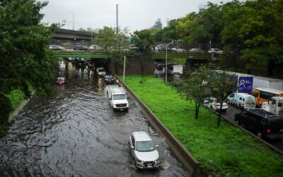 Traffic makes its way through flood waters along the Brooklyn Queens Expressway, September 29, 2023, in New York. (AP Photo/Robert Bumsted)