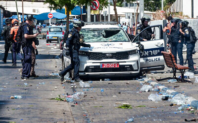 A police car damaged by rioting Eritrean asylum seekers at a protest against the regime in Tel Aviv, September 2, 2023 (Avshalom Sassoni/Flash90)