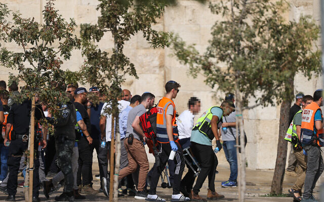 Rescue forces evacuate a wounded man at the scene of a stabbing attack near Jaffa Gate outside Jerusalem's Old City, September 6, 2023. (Chaim Goldberg/Flash90) Rescue forces evacuate a wounded man at the scene of a stabbing attack near Jaffa Gate outside Jerusalem's Old City, September 6, 2023. (Chaim Goldberg/Flash90)